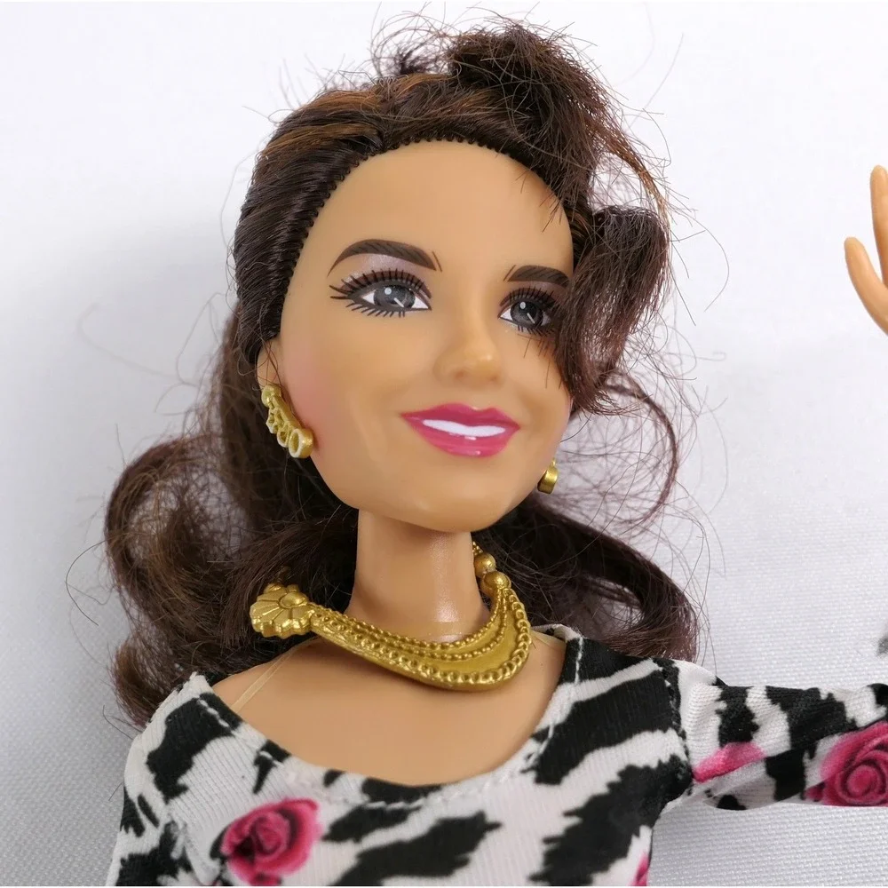 2011 Spin Master Victorious Tori Vega Fashion Doll Zebra Rose Dress AS IS